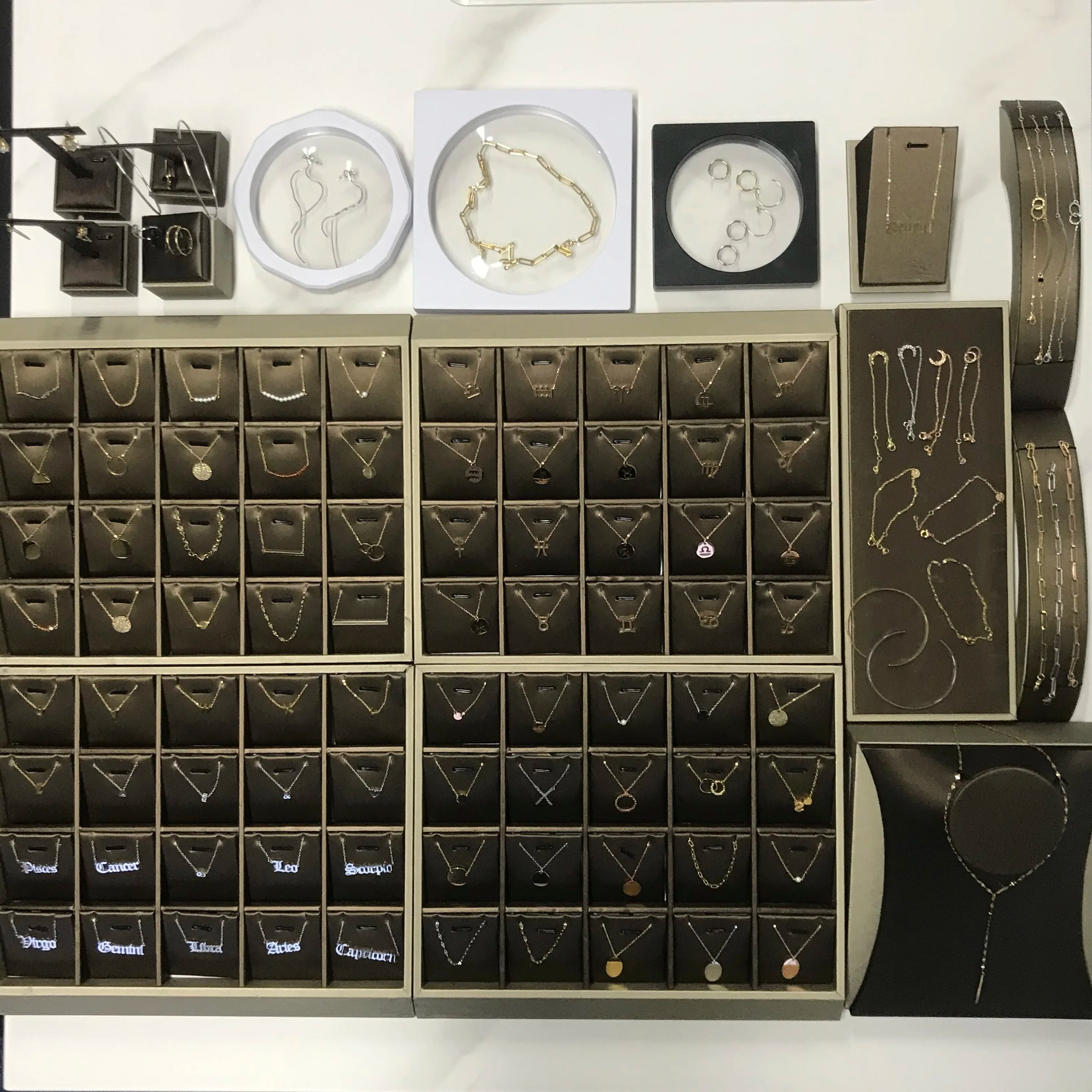 Wholesale Fashionable Jewelry Simple 14K Gold Plated Disc Charm Circle Hammered 316L Stainless Steel Chain Necklace for Women