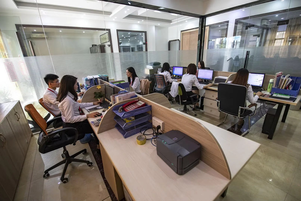 Mens Business Shoes for Autumn and Winter New Pointed Toe Set Foot Low Cut Formal OversizedShoes